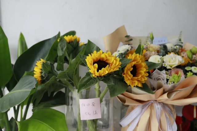 在泸州，有一种文明叫24小时自助花店(图7)