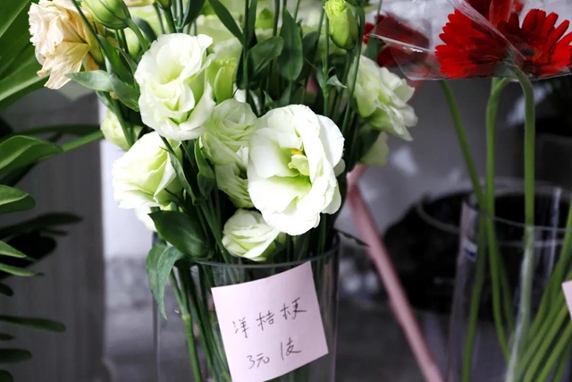 在泸州，有一种文明叫24小时自助花店(图10)