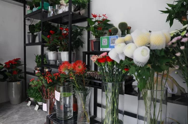 在泸州，有一种文明叫24小时自助花店(图12)