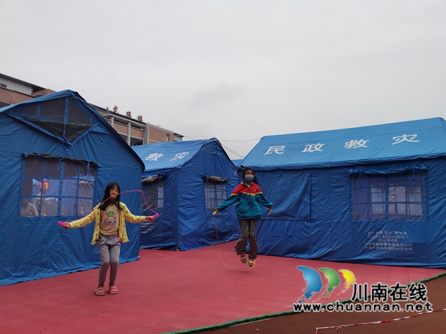 泸县爱心搭建起儿童乐园(图4)