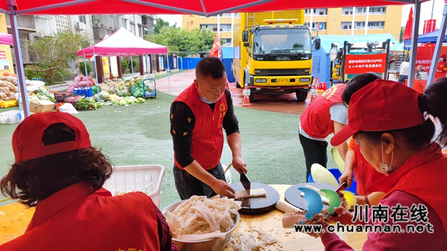 每天合计服务上千人！泸州蓝盾志愿者积极参与泸县抗震救灾(图12)