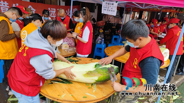 每天合计服务上千人！泸州蓝盾志愿者积极参与泸县抗震救灾(图11)