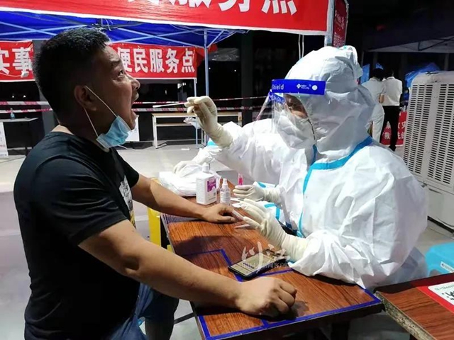 泸州启动泸县“9·16”地震集中安置点全员核酸检测(图1) 泸州启动泸县“9·16”地震集中安置点全员核酸检测(图1)