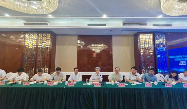 泸州市与西安交通大学举行校地合作座谈会(图3) 泸州市与西安交通大学举行校地合作座谈会(图3)