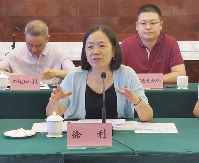 泸州市与西安交通大学举行校地合作座谈会(图4) 泸州市与西安交通大学举行校地合作座谈会(图4)