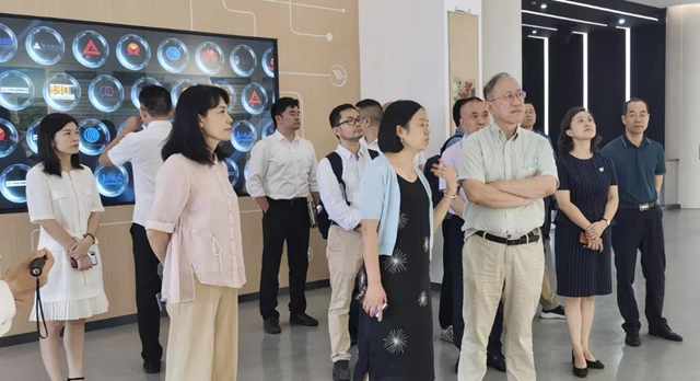 泸州市与西安交通大学举行校地合作座谈会(图7) 泸州市与西安交通大学举行校地合作座谈会(图7)