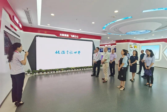 泸州市与西安交通大学举行校地合作座谈会(图10) 泸州市与西安交通大学举行校地合作座谈会(图10)