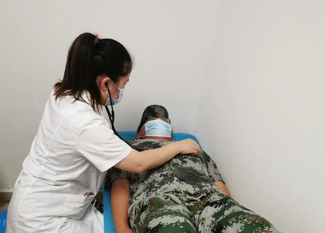 【围观】3400+“新兵蛋子”亮相西南医大中医院！(图12)