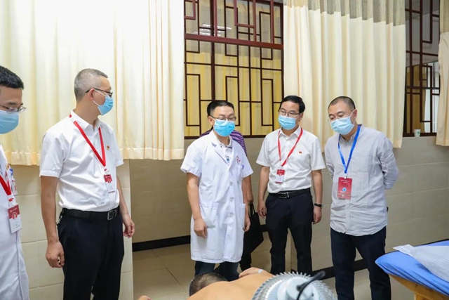 国家级评审组到合江县中医医院开展“创建全国基层中医药工作示范市”评审工作(图5) 国家级评审组到合江县中医医院开展“创建全国基层中医药工作示范市”评审工作(图5)