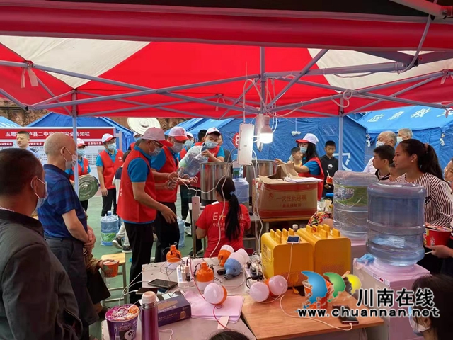 爱心汇聚力量，真情传递温暖！抗震救灾，泸县建筑业企业在行动(图15)