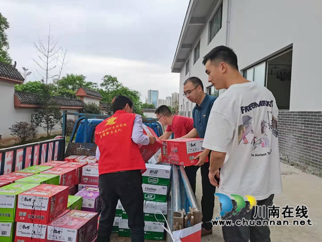 爱心汇聚力量，真情传递温暖！抗震救灾，泸县建筑业企业在行动(图29)