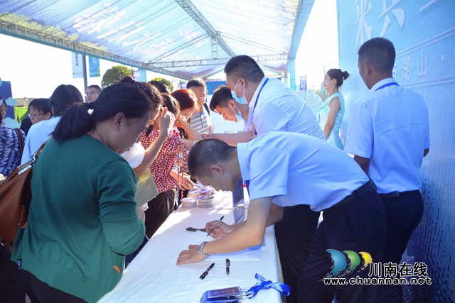 不负久候,如期而至丨高新湖畔营销中心今日荣耀绽放!(图9) 不负久候,如期而至丨高新湖畔营销中心今日荣耀绽放!(图9)