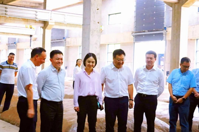 省市场监管局局长万鹏龙调研泸州市食品安全工作要求：压实主体责任 加强监管力度(图1)