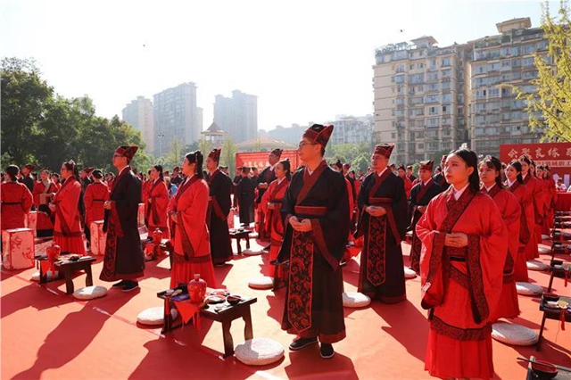 鼓乐开礼、同牢礼、合卺酒......泸州这场集体婚礼仪式感十足！(图12)