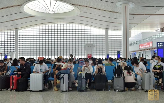 运力翻倍丨国庆长假期间,泸州高铁站8对列车重联运行(图5) 运力翻倍丨国庆长假期间,泸州高铁站8对列车重联运行(图5)