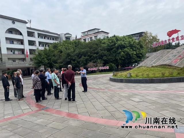 悠悠校友情，拳拳母校心！合江中学校友回母校参观(图2)