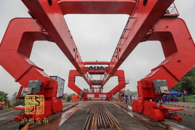 你们关心的高铁进展来了！京昆高铁渝昆段首孔箱梁成功架设(图6)