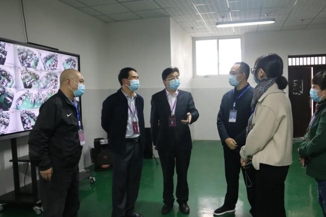 1161人报考!2021年“法考”泸州考区昨日开考(图5) 1161人报考!2021年“法考”泸州考区昨日开考(图5)