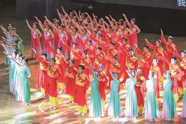 泸州市第八届运动会暨市第七届残疾人运动会开幕 杨林兴出席开幕式并宣布开幕(图5) 泸州市第八届运动会暨市第七届残疾人运动会开幕 杨林兴出席开幕式并宣布开幕(图5)