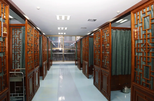 【扩散】高大上!皮肤病诊疗中心开诊上线啦(图4) 【扩散】高大上!皮肤病诊疗中心开诊上线啦(图4)