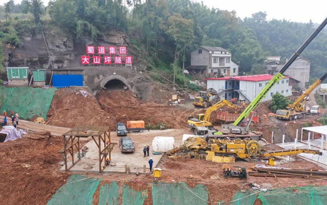 隆黄铁路纳溪段工程有序推进