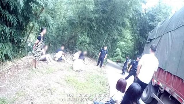 泸州警方高空拍摄秘密赌场,视频首次曝光(图5) 泸州警方高空拍摄秘密赌场,视频首次曝光(图5)