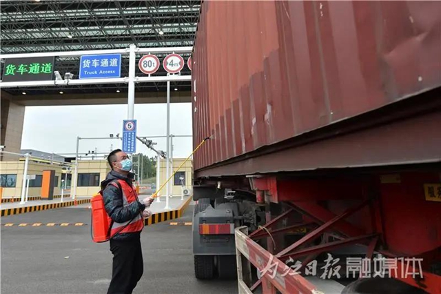 首批货物入库！内江新区蓉欧公用型保税仓库正式启用(图3)