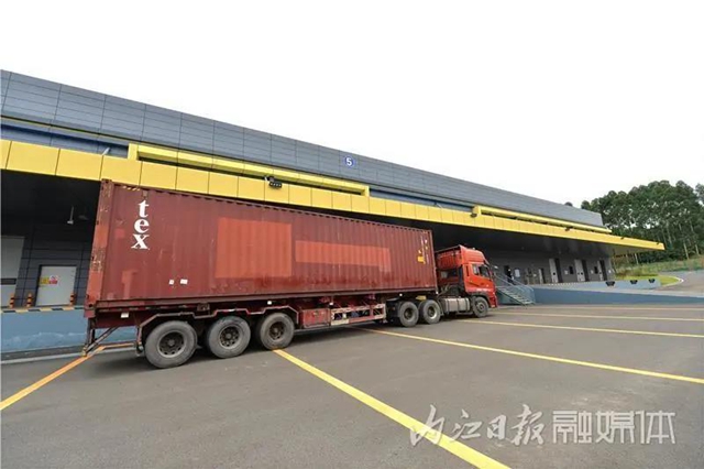 首批货物入库！内江新区蓉欧公用型保税仓库正式启用(图4)