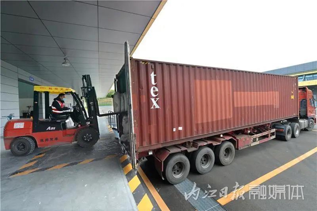 首批货物入库！内江新区蓉欧公用型保税仓库正式启用(图6)