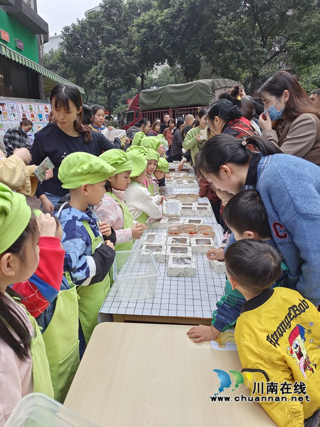 龙马潭区红星街道大驿坝社区：快乐小厨房，生活大体验(图2)