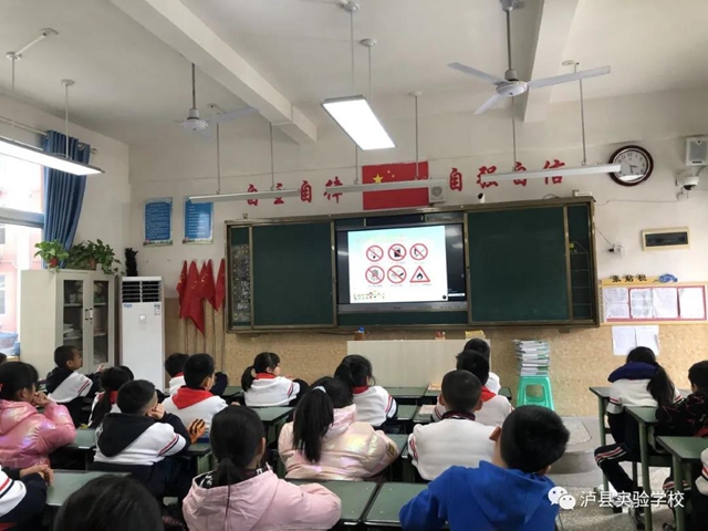 泸县实验学校进行消防安全疏散演练(图3)