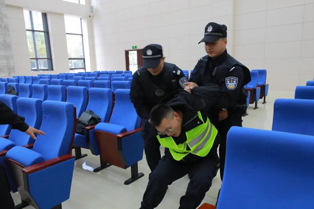 龙马法警实战化训练见实效(图15) 龙马法警实战化训练见实效(图15)