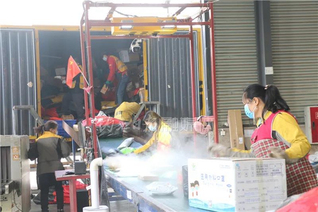 到内江的快递安全吗？记者“消杀”现场直击(图5)