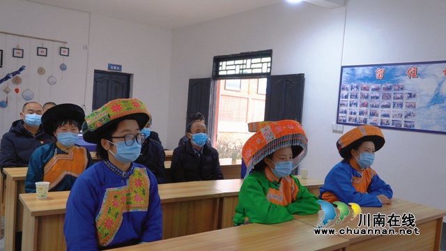 古蔺:学百年党史,传苗族非遗!让蓝色蜡染“红”起来……(图5) 古蔺:学百年党史,传苗族非遗!让蓝色蜡染“红”起来……(图5)