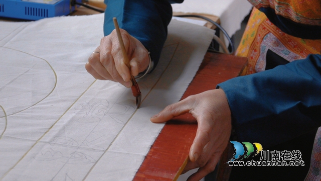 古蔺:学百年党史,传苗族非遗!让蓝色蜡染“红”起来……(图12) 古蔺:学百年党史,传苗族非遗!让蓝色蜡染“红”起来……(图12)