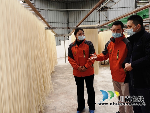 西南医大附院科研团队青睐税袁“古蔺面”(图1)