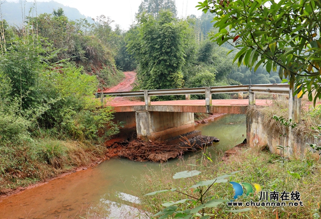 纳溪:隐患整治守民心,山村架起“连心桥”(图2) 纳溪:隐患整治守民心,山村架起“连心桥”(图2)