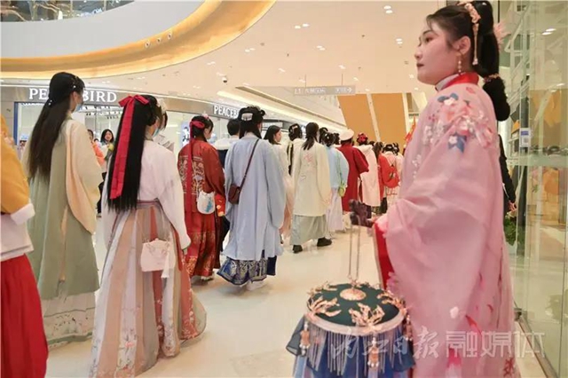 穿越千年!上百内江人在这里“梦回汉朝”(图1) 穿越千年!上百内江人在这里“梦回汉朝”(图1)