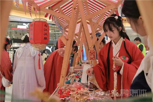 穿越千年!上百内江人在这里“梦回汉朝”(图8) 穿越千年!上百内江人在这里“梦回汉朝”(图8)