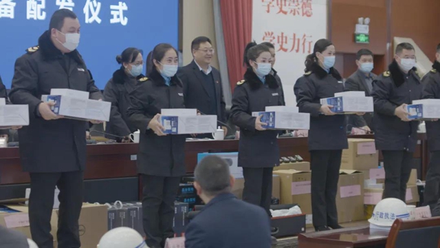 眼花缭乱，众多“执法神器”配发到位，泸州市市场监管局这是要干嘛？