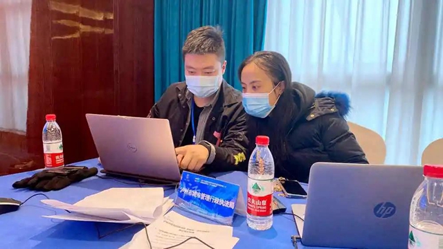 近千硕士投来电子简历！泸州举办首次急需紧缺人才“空中招聘会”(图2)