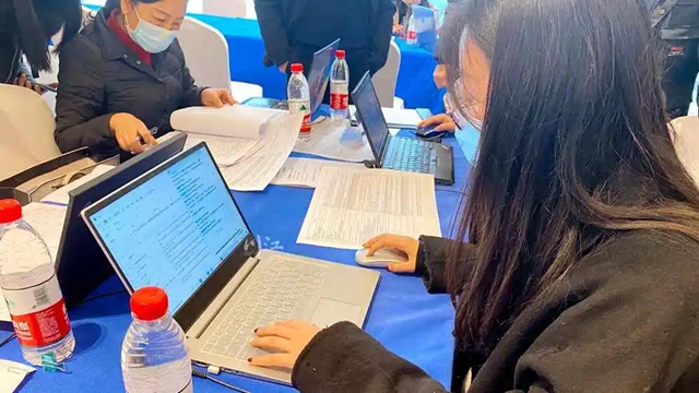 近千硕士投来电子简历！泸州举办首次急需紧缺人才“空中招聘会”(图3)