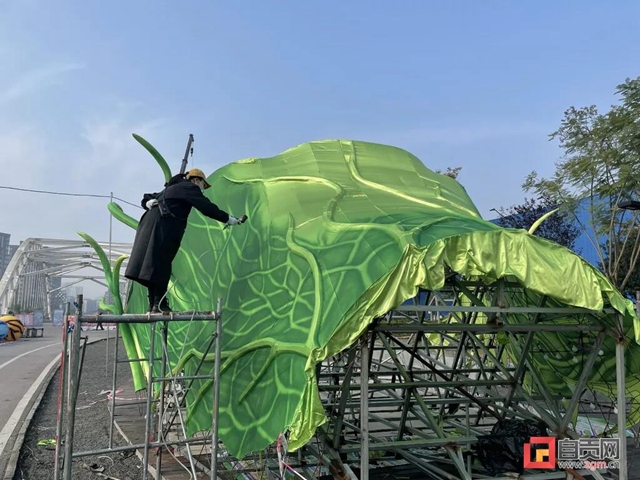 快看！自贡灯会网红灯组《生命之树》搬新家啦！(图5)