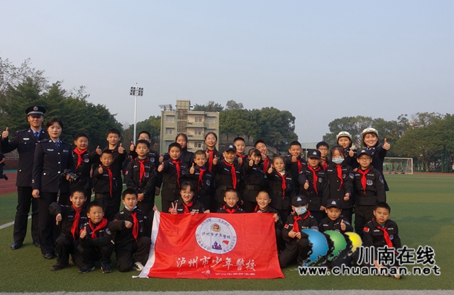 泸州：走进川警院，少年警校学员学当小交警(图3)