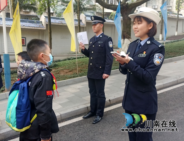泸州：走进川警院，少年警校学员学当小交警(图6)