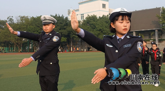 泸州：走进川警院，少年警校学员学当小交警(图11)