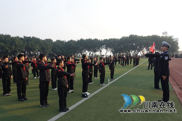 泸州：走进川警院，少年警校学员学当小交警(图10)
