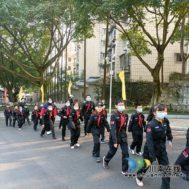 泸州：走进川警院，少年警校学员学当小交警(图5)