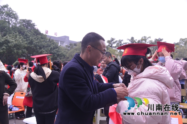 泸县建校举行纪念“12.9运动”86周年活动暨成人礼仪式(图10)