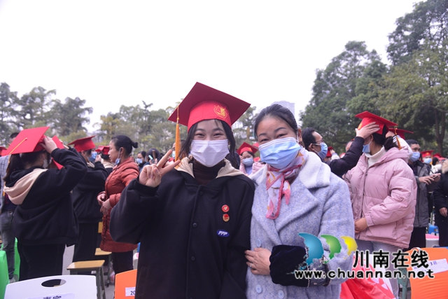 泸县建校举行纪念“12.9运动”86周年活动暨成人礼仪式(图9)